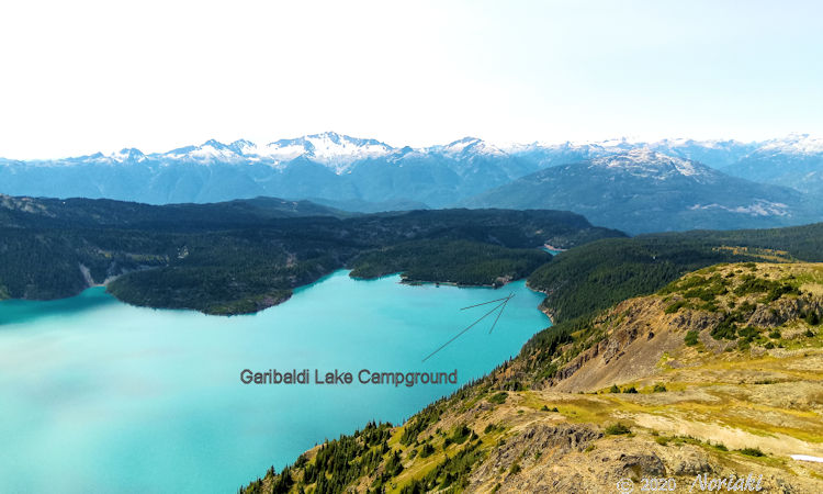 ガリバルディレイクキャンプ場 Garibaldi Lake Campground は矢印の方向です