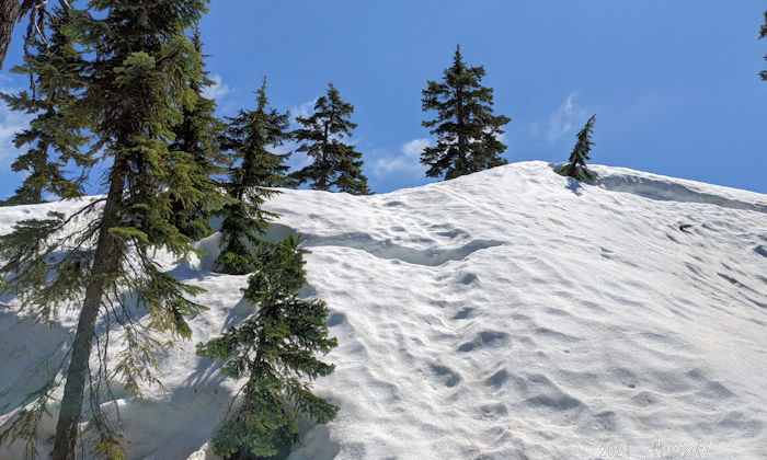 雪崩になりそうな急斜面