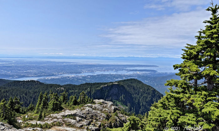 ポンプピークの南斜面少し下った所からの景色