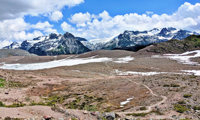 最後に見かけより急勾配のここを登り切ります。