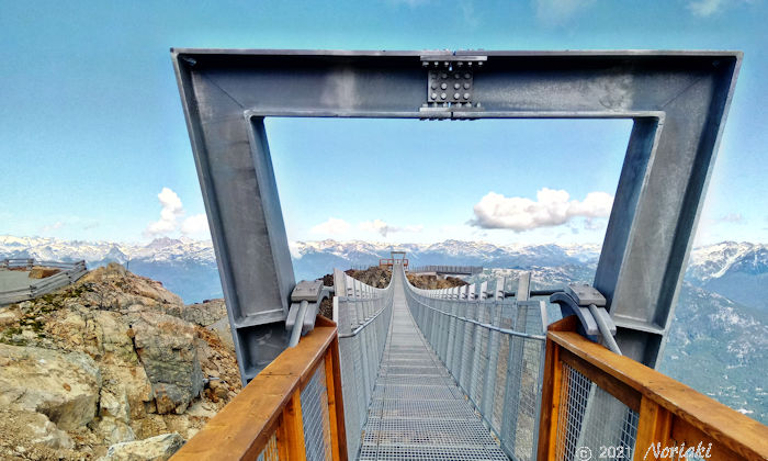 2019年朝一番の人がまだいない吊り橋（2020年からコロナ禍閉鎖中）