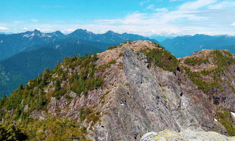クラウンマウンテン　山頂から北、山奥側の景色
