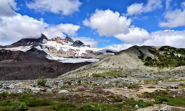 ランパートポンズキャンプ場からガルバルディ氷河方面の景色