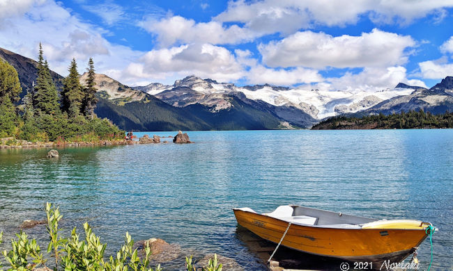 キャンプ場を通り越したところにある救命ボート