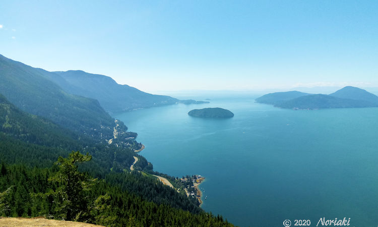 ハウ海峡と海沿いの道 sea to sky ハイウェイの景色