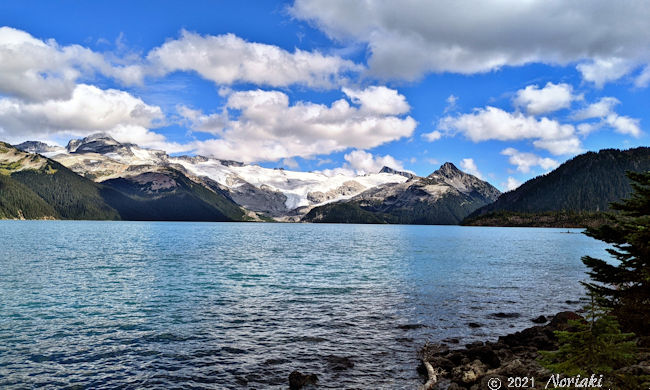 ガルバルディレイクから見えるスフィンクス氷河
