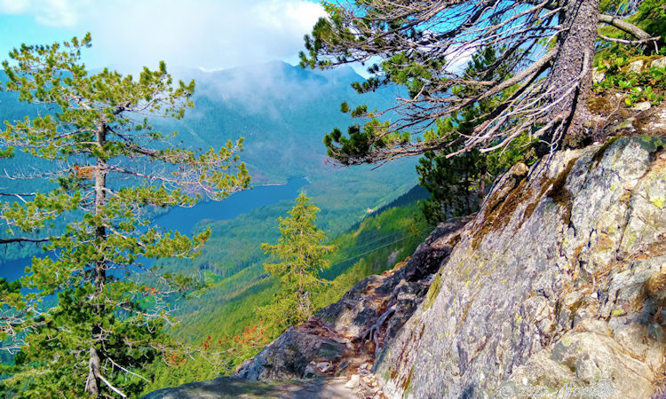 崖を登るとここに出ることが出来ます。